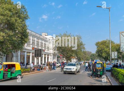 Geschäfte am Connaught Place, Neu-Delhi, Delhi, Indien Stockfoto