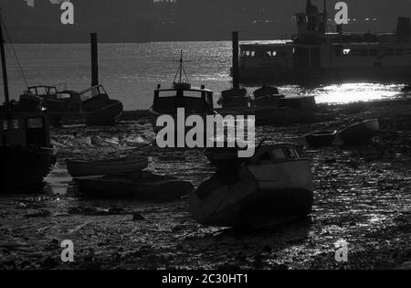 AJAXNETPHOTO. OKTOBER 1969. PORTSMOUTH, ENGLAND. - SCHLAMMLIEGEPLÄTZE - ALTE PORRTSMOUTH'S HART VOR DER ANKUNFT DER RESTAURIERTEN HMS KRIEGER.FOTO:JONATHAN EASTLAND/AJAX REF:356953 23 11A Stockfoto