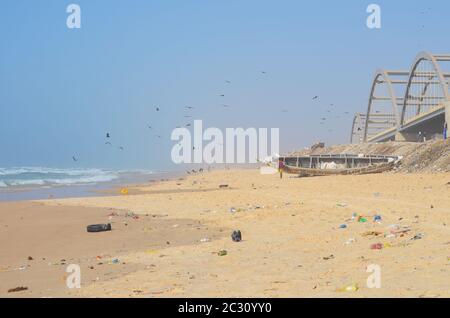 Eine unfertige Autobahnbrücke in Cambérène Küstenviertel, Dakar, Senegal Stockfoto