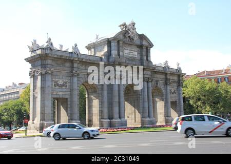 Die Puerta de Alcalá in Madrid, Spanien Stockfoto