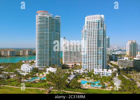 Erste Reihe von Hotels in der Nähe des Wassers von Miami Beach Stockfoto