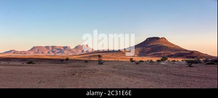 Brandberg Mountain Sonnenaufgang in Namibia, Afrika Stockfoto