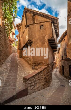 Straßen von Albarracin, ein malerisches, mittelalterliches Dorf in Aragon, Spanien Stockfoto