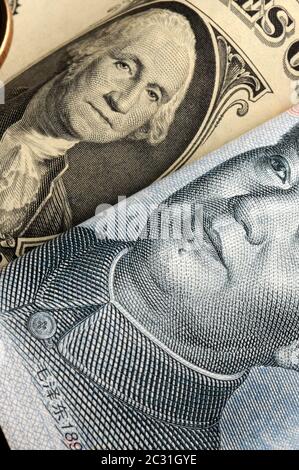 US-Banknote mit chinesischer Währung Stockfoto