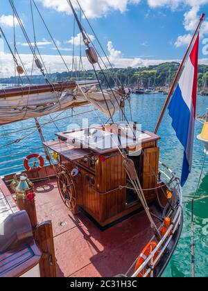 Hochschiffe in Rosmeur Hafen in Douarnenez Stadt, Finistere, Bretagne, Frankreich Stockfoto