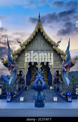 Wat Rong Suea Ten, Blauer Tempel in Chiang Rai, Thailand Stockfoto