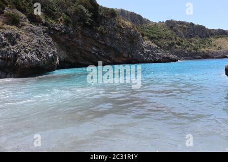 Marina di Camerota - Cala Bianca dalla riva Stockfoto