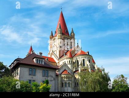 Blick auf die St. Franz von Assisi Kirche in Wien, Österreich Stockfoto