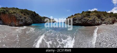 Marina di Camerota - Panoramica di Cala Bianca dalla riva Stockfoto