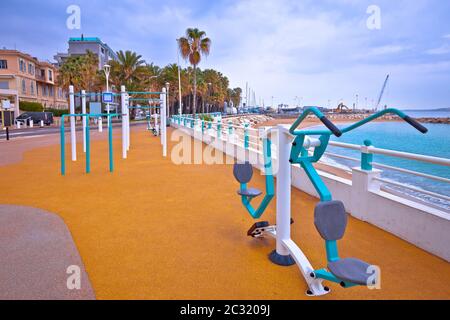 Cannes. Öffentliche Fitness Übung Park am Mittelmeer in Cannes, Aktivität auf Französisch Riviera, Provenge Region in Frankreich Stockfoto