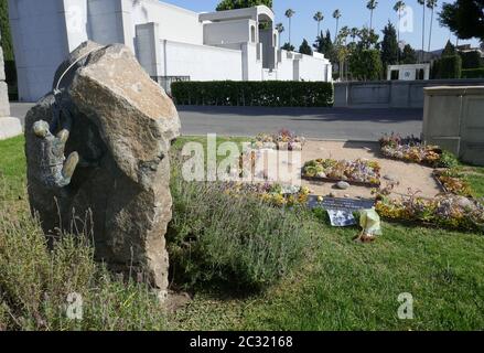 Hollywood, Kalifornien, USA 17. Juni 2020 EIN allgemeiner Blick auf die Atmosphäre von Tony Scott Grave und Chris Cornell Grave im Garten der Legenden auf dem Hollywood Forever Cemetery am 17. Juni 2020 in Hollywood, Kalifornien, USA. Foto von Barry King/Alamy Stockfoto Stockfoto