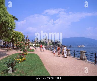 Uferpromenade Lago Maggiore, Baveno, Provinz Verbano-Cusio-Ossola, Piemonte (Piemont) Region, Italien Stockfoto