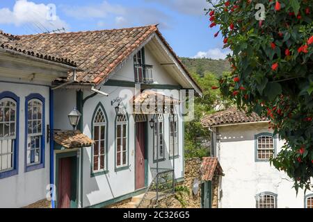 Alte Häuser in Kolonialarchitektur in der alten und historischen Stadt Ouro Preto Stockfoto