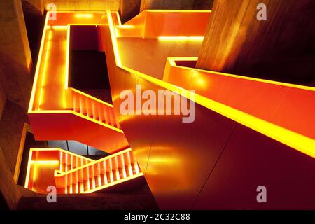 Haupttreppe des ehemaligen Kohlebunkers der Zeche Zollverein, RuhrMuseum, Essen Stockfoto