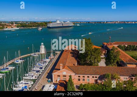 Kreuzfahrtschiff in Venedig Italien Stockfoto