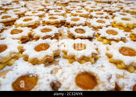 Mozart-Kekse in der Weihnachtszeit Stockfoto