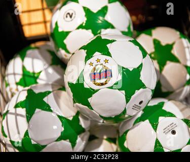 Besuch des FC Rapid Wien Fanshops Stockfoto