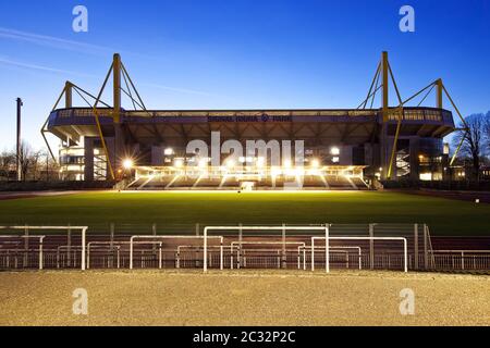 Stadion Rote Erde vor dem Signal Iduna Park von Borussia Dortmund am Abend, Dortmund Stockfoto