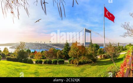 Fatih Sultan Mehmet Brücke in Otagtepe Park, Istanbul, Türkei. Stockfoto