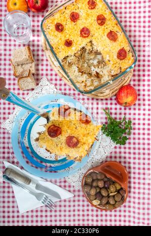 Traditionelle portugiesische Küche mit Reis mit Ente und Chorizo. Stockfoto