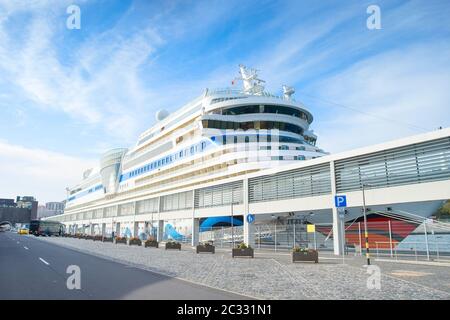 Luxuskreuzfahrtschiffen im Hafen von Madeira. Funchal, Madeira, Portugal Stockfoto