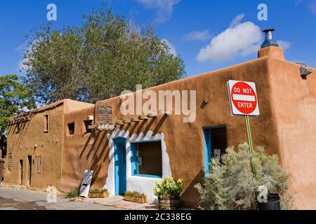 Ältestes Haus in den USA auf dem Old Santa Fe Trail, Santa Fe, New Mexico, USA Stockfoto