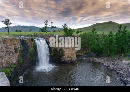 Orchon-Wasserfall in der Mongolei bei Sonnenaufgang Stockfoto