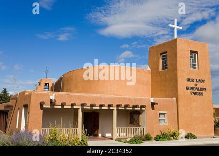 Katholische Kirche der Muttergottes von Guadalupe, Taos, New Mexico, USA Stockfoto