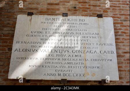 Ravenna, Italien - Sept 11, 2019: Das monumentale Grabmal des berühmtesten italienischen Dichter Dante Alighieri in Ravenna, Emilia Romagna, Italien. Stockfoto