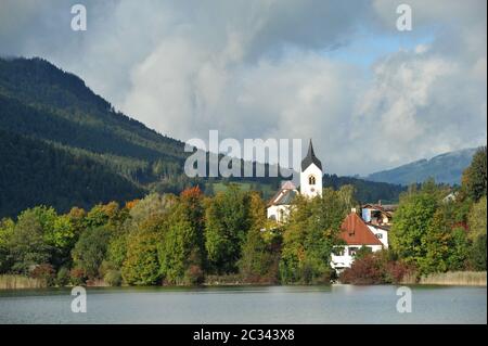 Katholische Pfarrkirche St. Walburga, Philipp und Jakobus in Weißensee Stockfoto