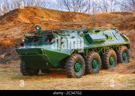 Sowjetischer achträdriger Panzerpersonaltransporteur (BTR) Stockfoto