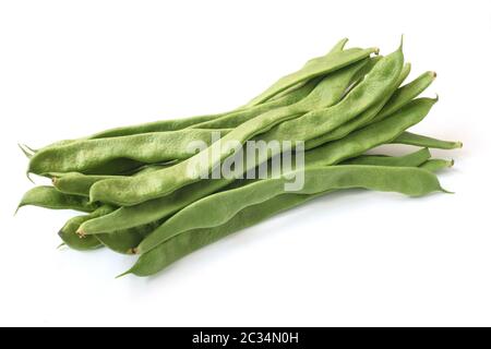 Raw Stangenbohnen isoliert auf weißem Stockfoto