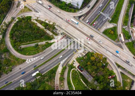 Diamond Hill, Hongkong 11. April 2019: Von oben auf die Verkehrsstraße von Hongkong Stockfoto