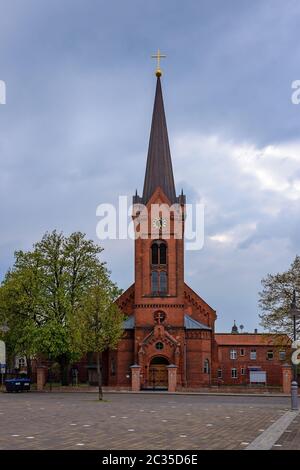 Katholische Kirche St. Hainrich am Marktplatz in Wittenberge Stockfoto