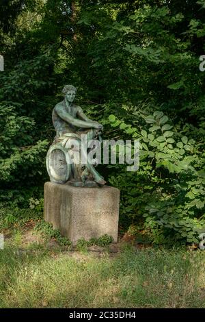 Ares und Eros: Bronzeskulptur am Eingang der Zitadelle Spandau Stockfoto