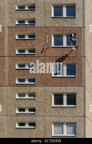 Überwachungskamera am ehemaligen Stasi-Hauptsitz in Berlin Stockfoto