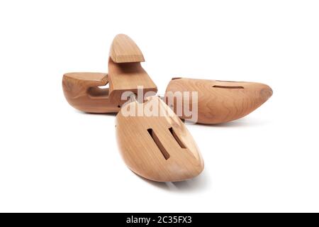 Ein Schuhbaum aus Zeder der Firma Woodlore isoliert auf weißem Hintergrund. Stockfoto