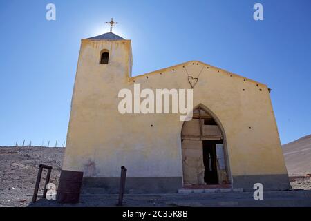 Kirche an der Mina La Casualidad in der Provinz Salta im Nordwesten Argentiniens. Mina la Casualidad ist eine Geisterstadt auf 4200 Metern über dem Meeresspiegel Stockfoto