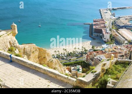 Alicante Burg Santa Barbara mit Panoramablick auf die Antenne der Stadt an der Costa Blanca, Spanien Stockfoto