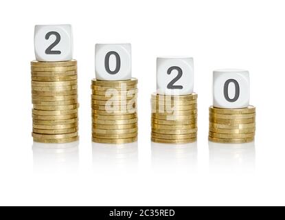 Münze Stacks mit Buchstaben Würfel - 2020 Stockfoto