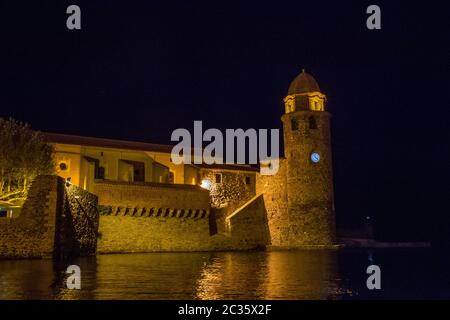 Entdeckung von Collioure an einem Sommerabend. Pyrenes, Frankreich Stockfoto