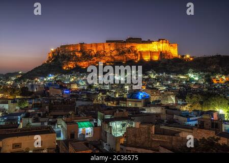 mehrangarh Fort in der Nacht Stockfoto