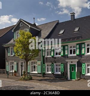 Fachwerkhäuser, die Farben schwarz, weiß und grün, Radevormwald, Deutschland, Europa Stockfoto