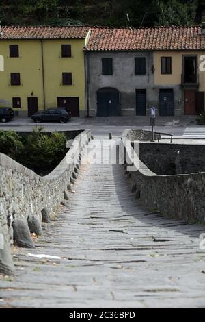 Ponte della Maddalena über den Serchio. Toskana. Brücke des Teufels Stockfoto