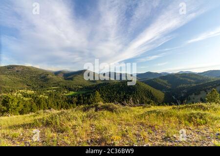 Der Blick nach Süden vom "Gipfel der Welt" auf Rodney Ridge, Helena South Hills Trail System, Helena, Montana, USA. Stockfoto