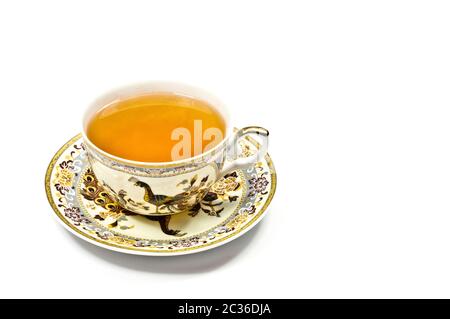 Eine klassische Goldrand Porzellan Teetasse und Untertasse. Isoliert auf weiss. Stockfoto