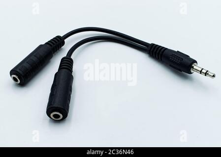 Audio-Kabelsplitter, Stereo-Stecker auf zwei Stereo-Audio-Buchse 3,5 mm Stockfoto