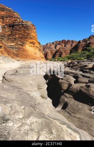 Der Purnululu National Park oder Bungle Bungles ist ein Weltkulturerbe und beliebtes Reiseziel für Touristen im Outback von Western Australia. Stockfoto