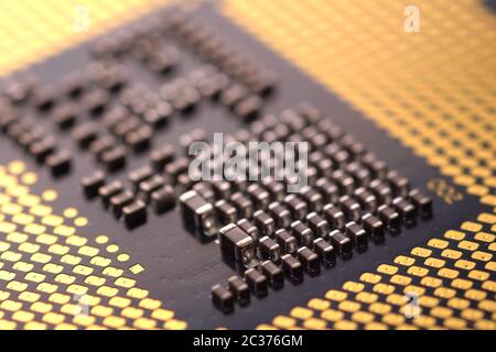 Kontakte auf der Oberfläche des Zentralprozessors. Elemente der elektronischen Technologie. Stockfoto