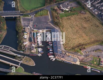 Eine Luftaufnahme von Stanley Ferry Aquädukt und Marina, Wakefield, West Yorkshire, Nordengland, Großbritannien, im Jahr 1996 Stockfoto